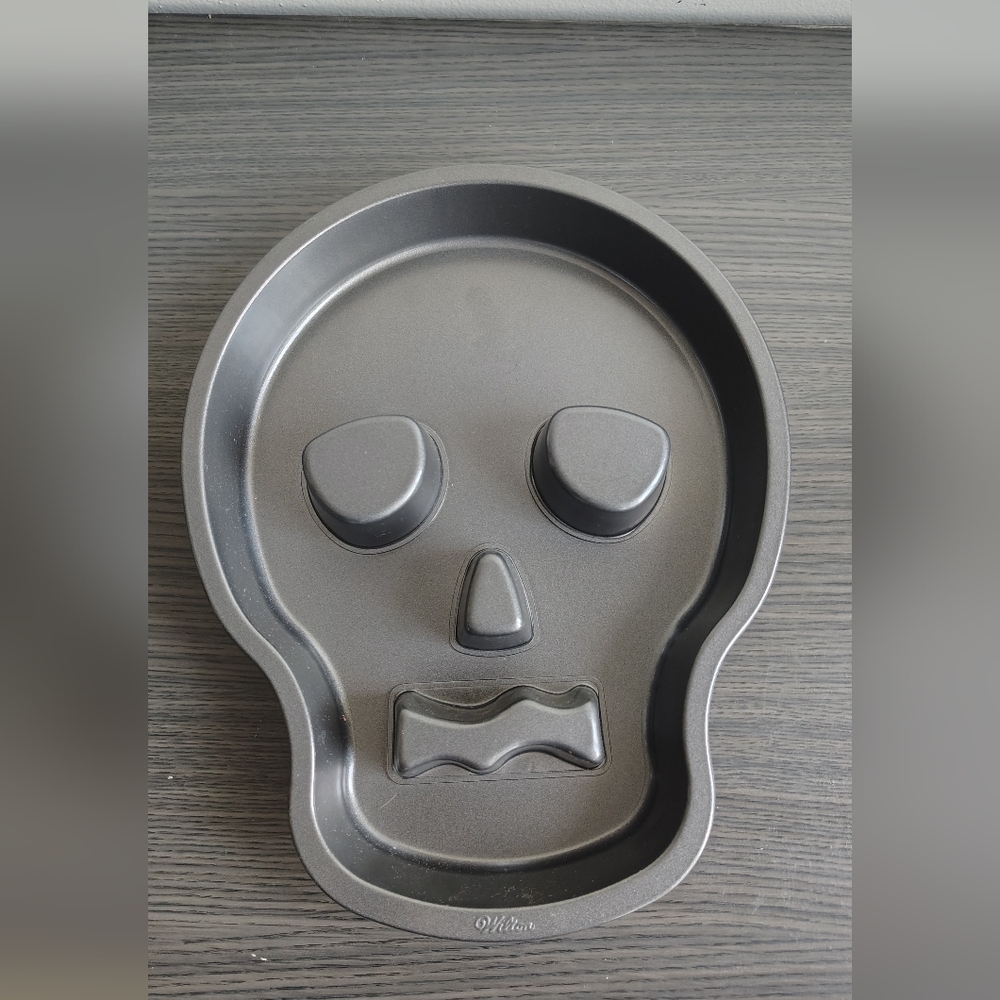 Wilton Dark Gray Skull Baking Mold